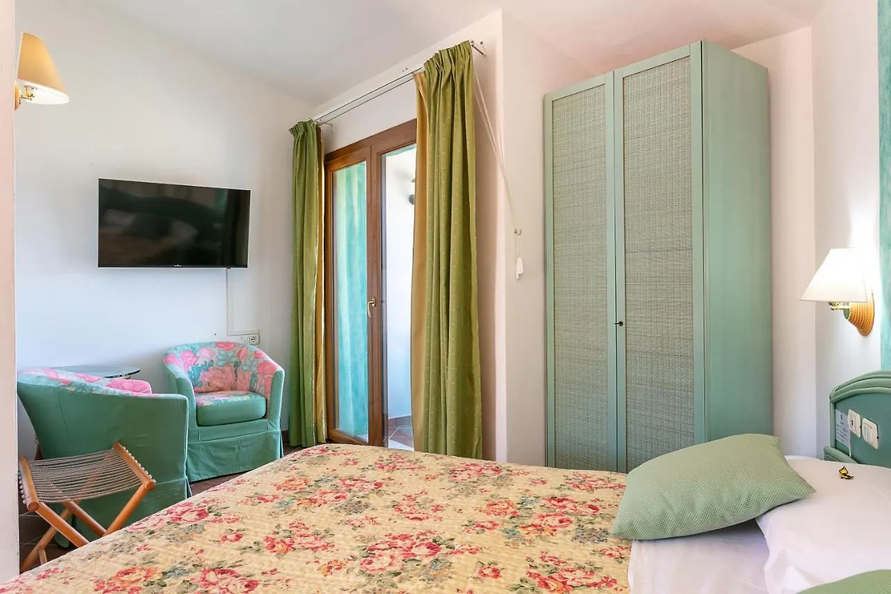 Hotel Stefania Boutique Hotel By The Beach Olbia 4*,